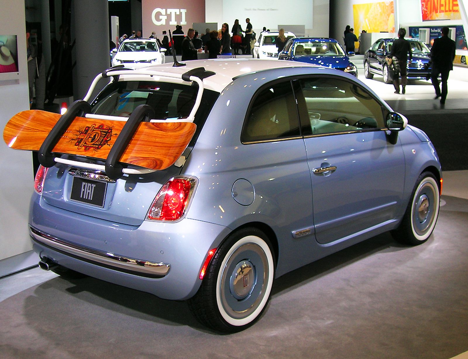 Fiat 500s with retro hubcaps