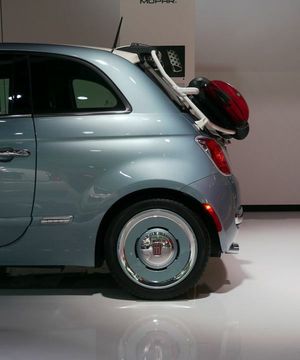 Fiat 500s with retro hubcaps - foto 7
