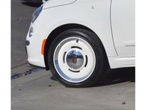 Fiat 500s with retro hubcaps - foto 10