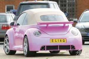 Růžový VW New Beetle – Barbie na steroidech - foto 2