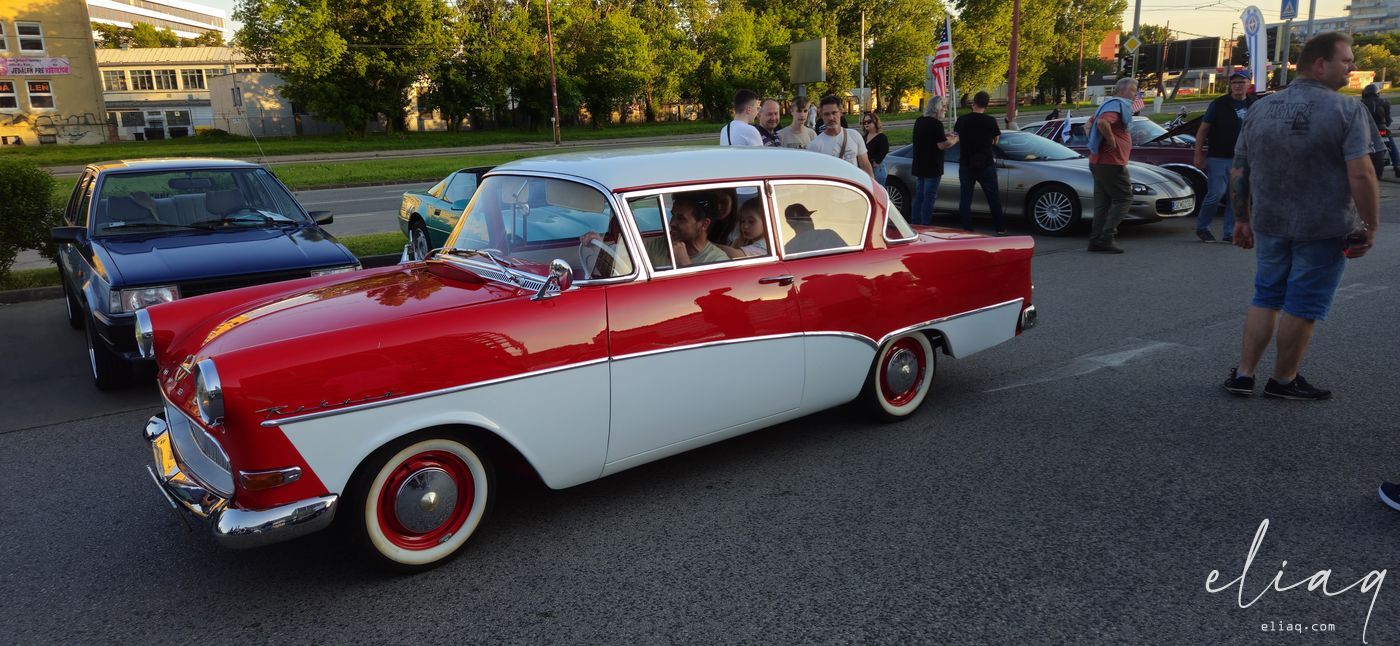 2 de mayo de 2025: Quedada de los «Fridays Us» y coches clásicos - foto 41