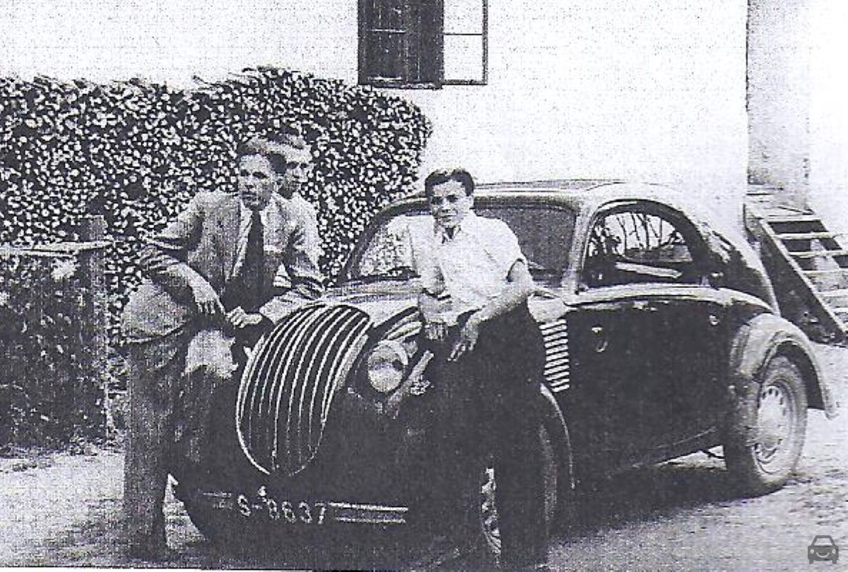 Stará Bratislava, auto so značkou S-8637