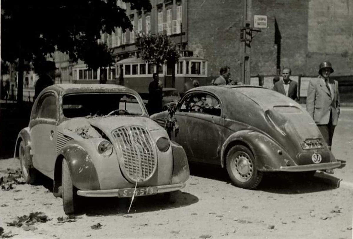 Stará Bratislava, auto so značkou S-4513