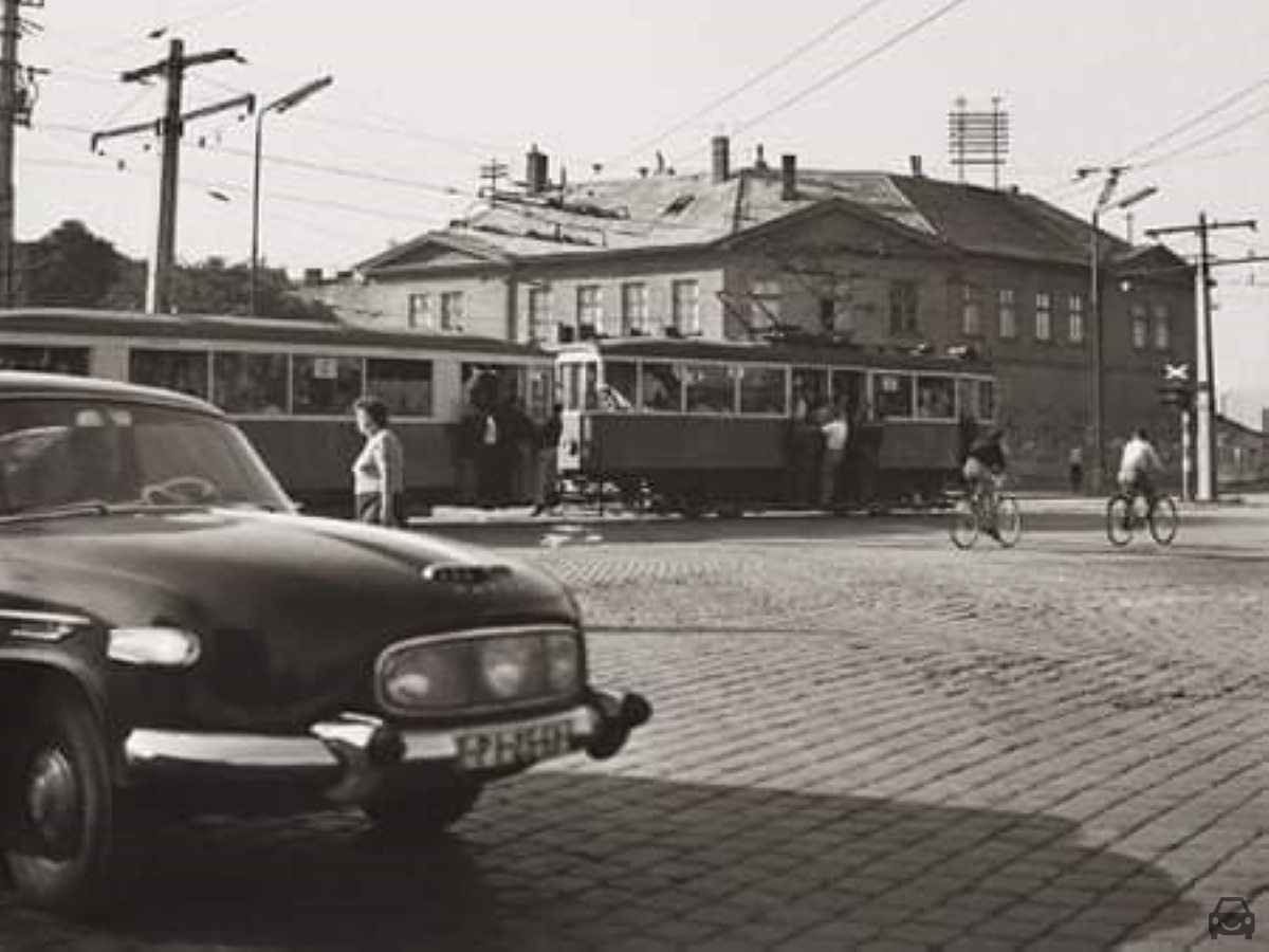 Stará Bratislava, Tatra603, auto so značkou PI-25-58