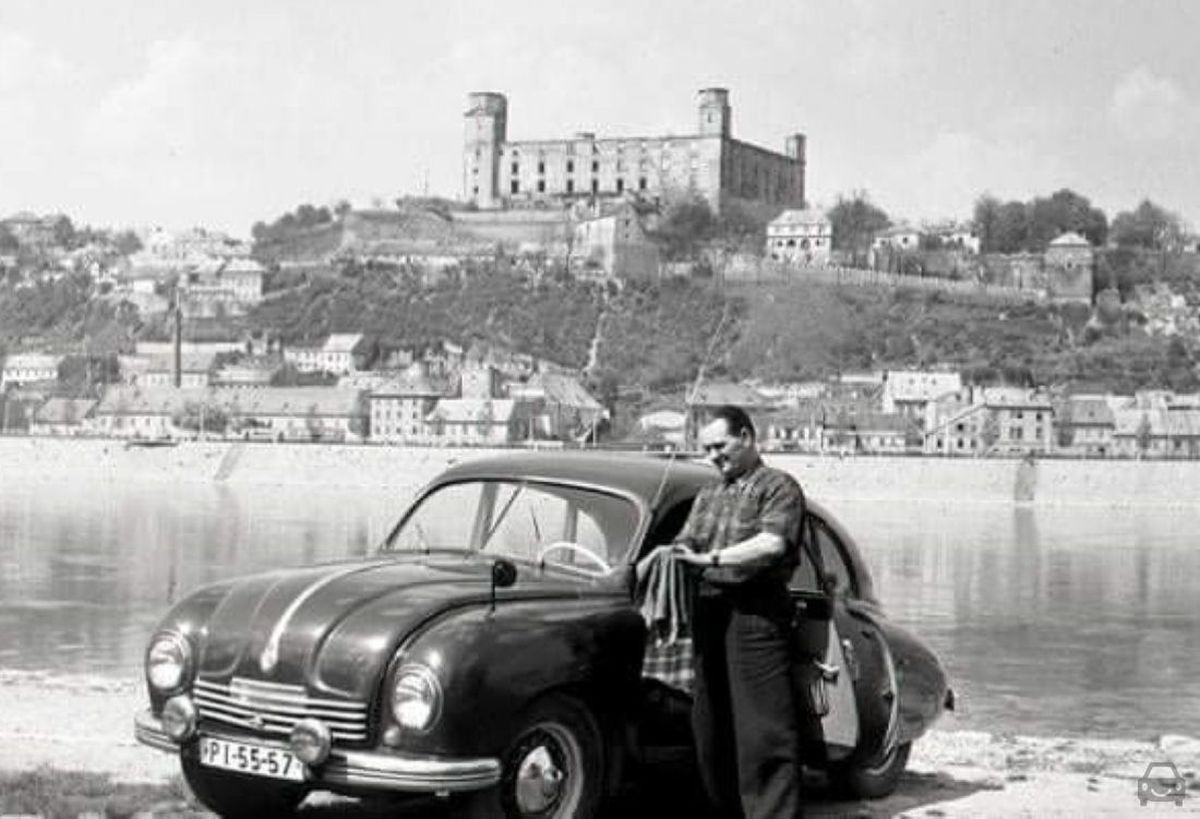 Stará Bratislava, Tatraplan, auto so značkou PI-55-57