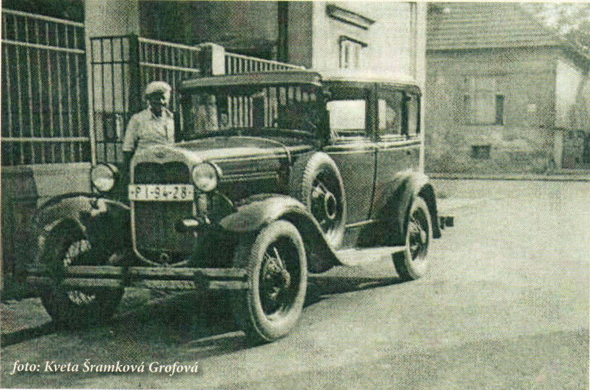 Stará Bratislava, auto so značkou PI-94-28