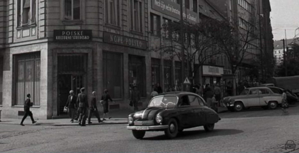 Stará Bratislava, Tatraplan nám. SNP, auto so značkou PJ-41-43