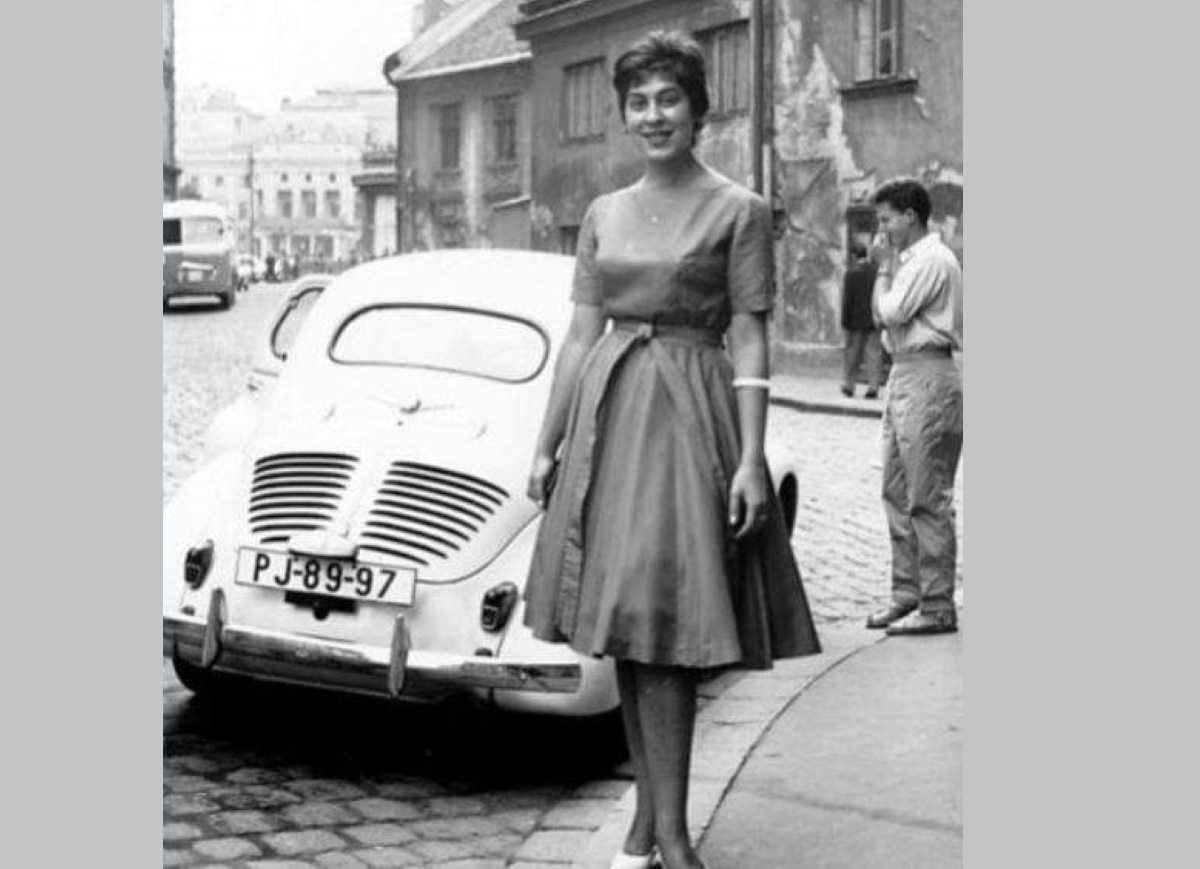 Stará Bratislava, Renault 4cv, auto so značkou PJ-89-97