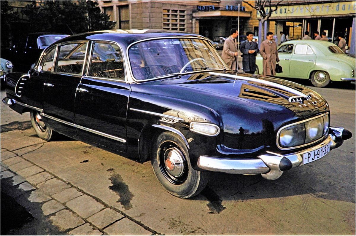 Stará Bratislava, T603 hotel devin (1960), auto so značkou PJ-91-32
