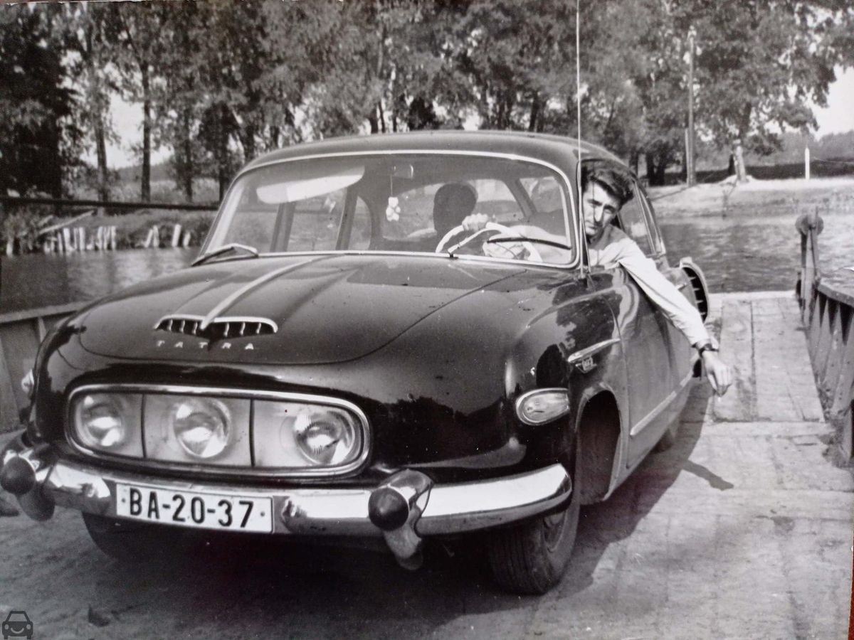 Stará Bratislava, Tatra 603, auto so značkou BA-2037