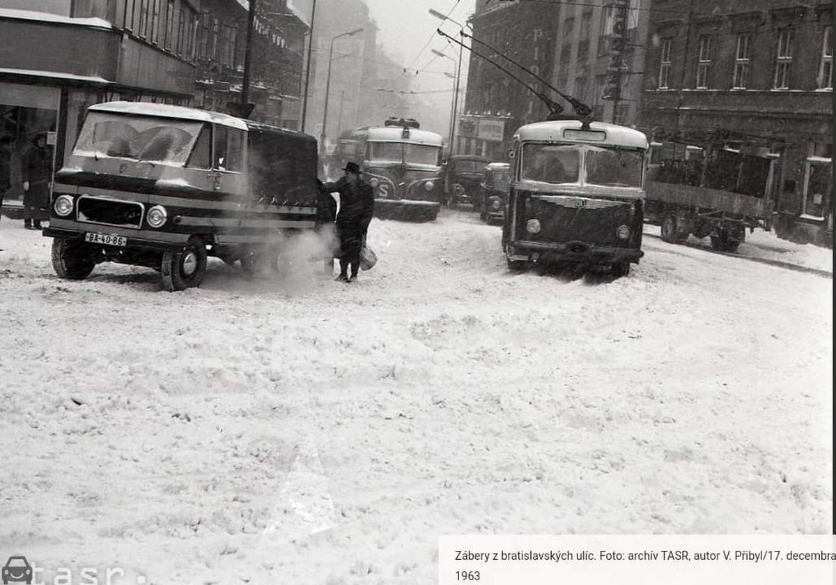 Stará Bratislava, auto so značkou BA-40-85