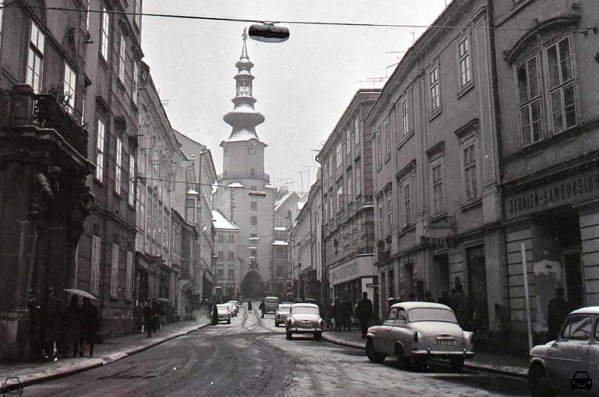 Stará Bratislava, Skoda octavia, auto so značkou BA-42-37