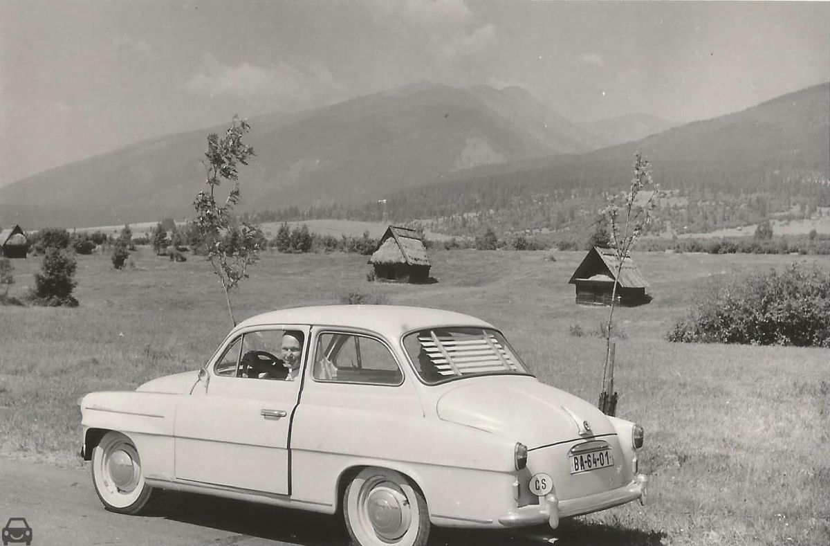 Stará Bratislava, Skoda octavia octavia na pribiline, foto z r. . zadné okno a pneu (1961), auto so značkou BA-64-01