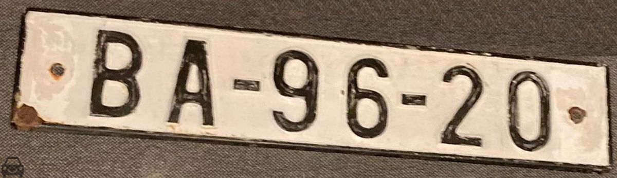 Stará Bratislava, auto so značkou BA-96-20