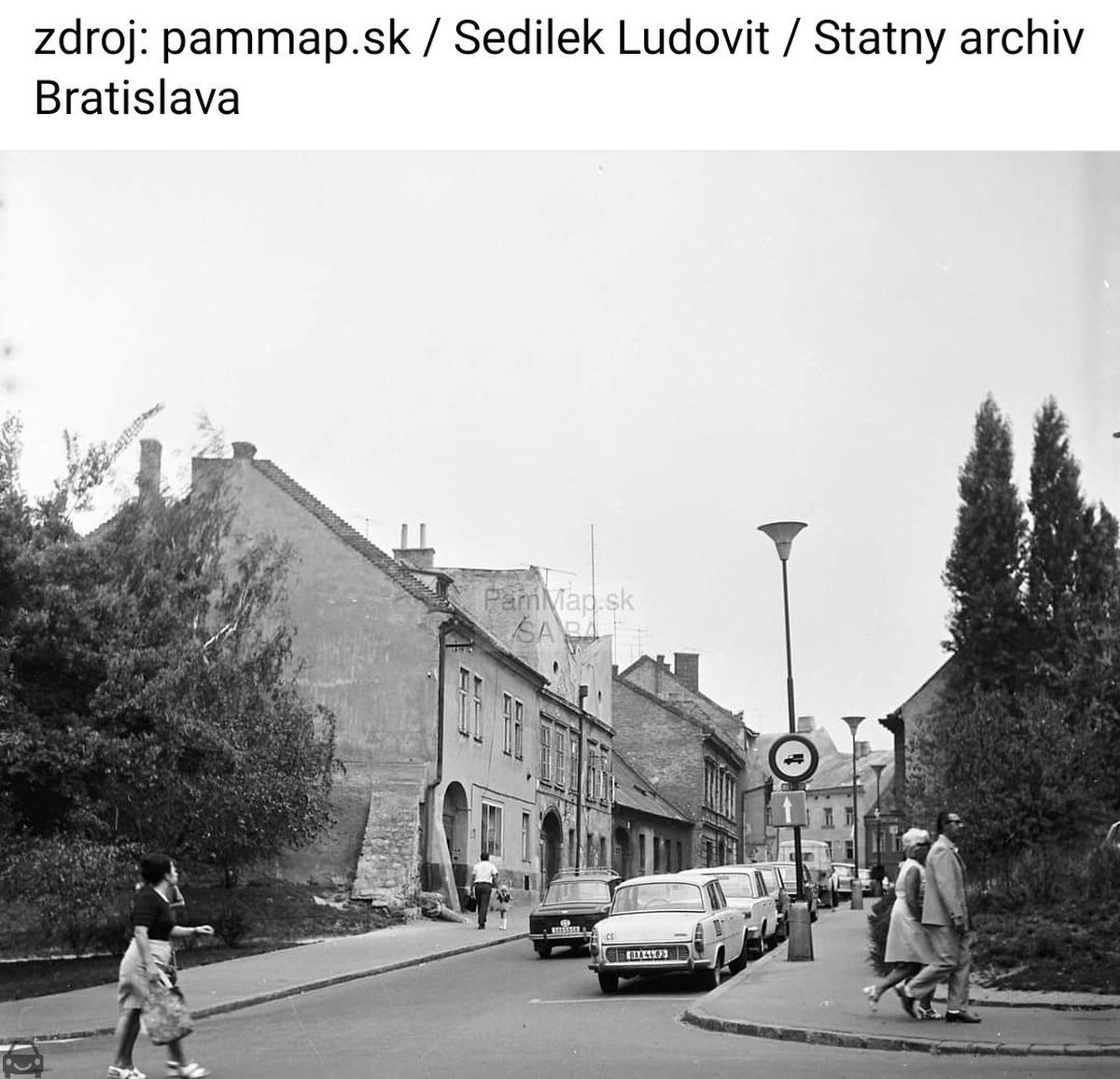 Stará Bratislava, Skoda 1100 postova suche myto, auto so značkou BAA-44-82