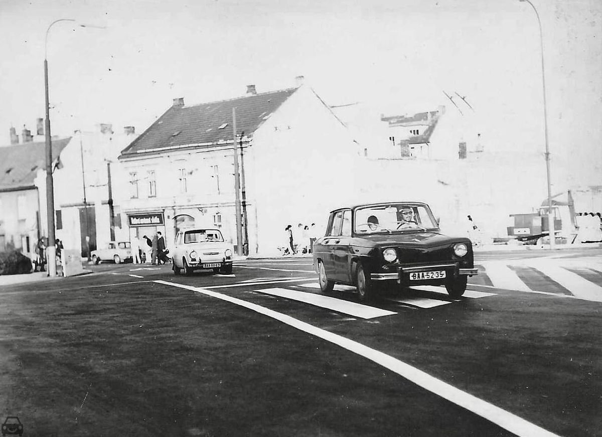 Stará Bratislava, Renault 8, auto so značkou BAA-52-35