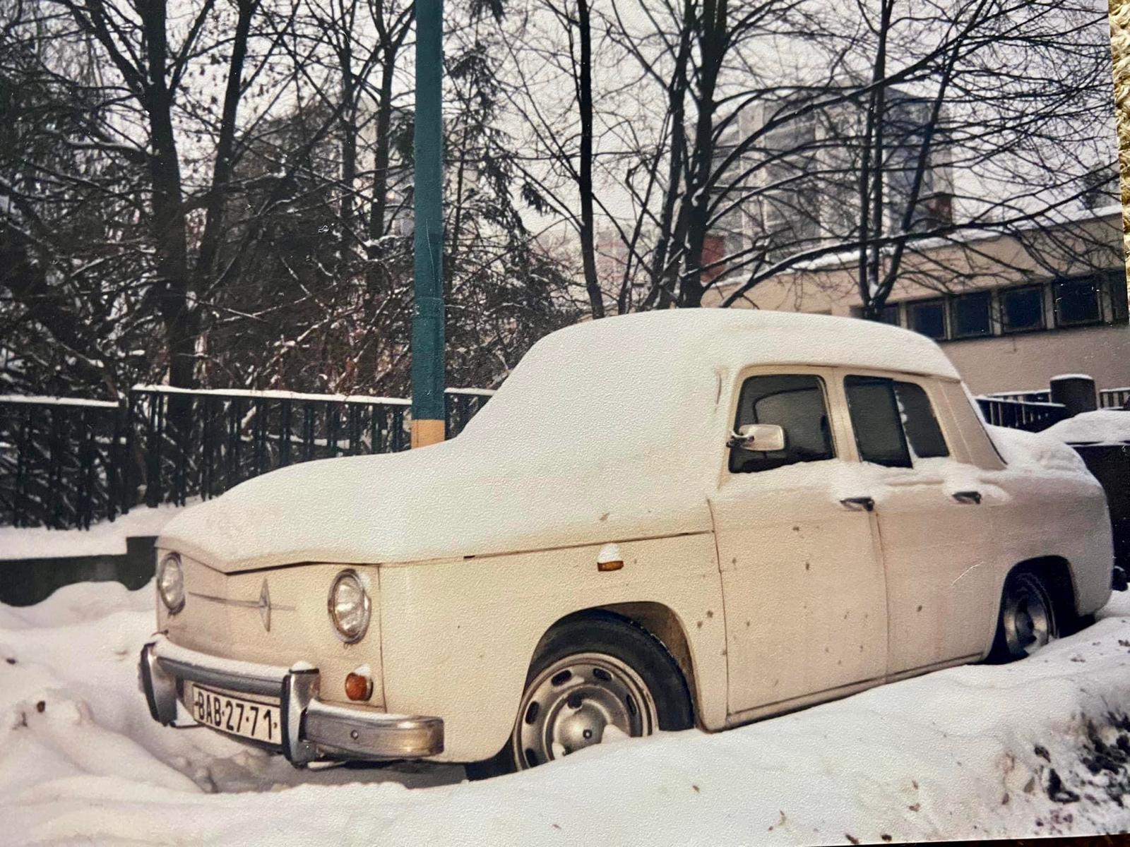 Stará Bratislava, Renault 8, auto so značkou BAB-27-71