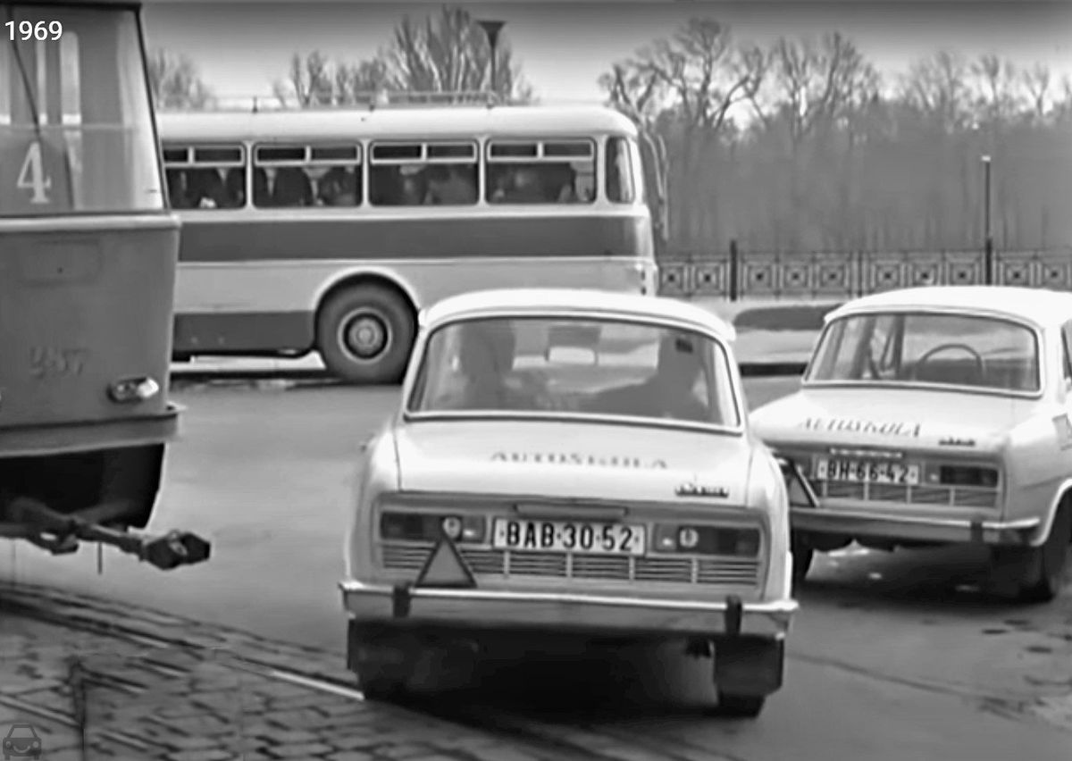 Stará Bratislava, Skoda 100, auto so značkou BAB-30-52