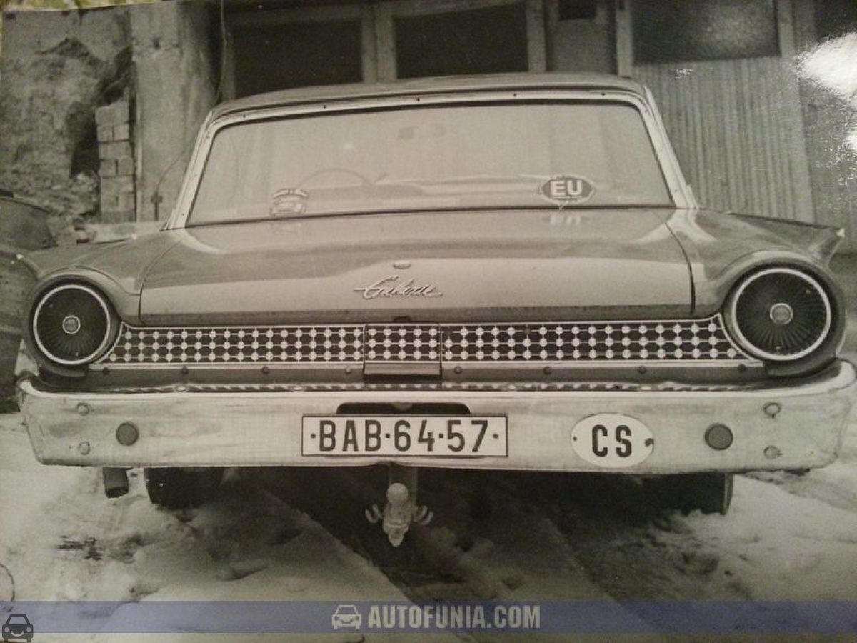 Stará Bratislava, Ford galaxie, auto so značkou BAB-64-57