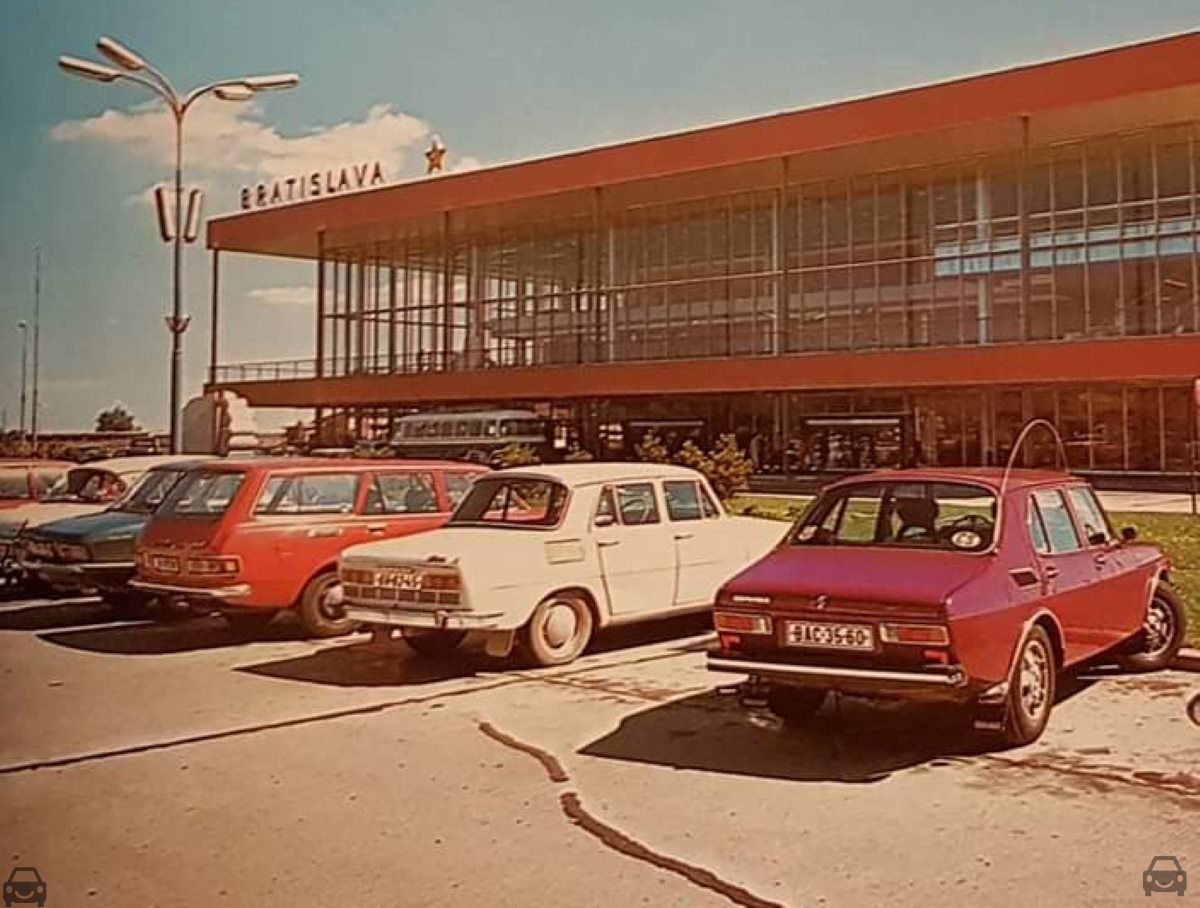 Stará Bratislava, Saab letisko, auto so značkou BAC-35-60