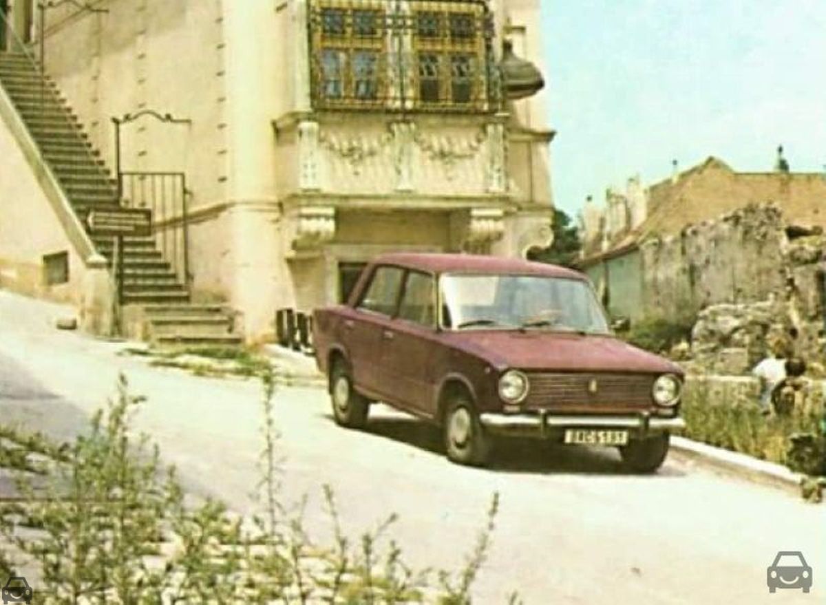 Stará Bratislava, Vaz zidovska, auto so značkou BAC-41-81