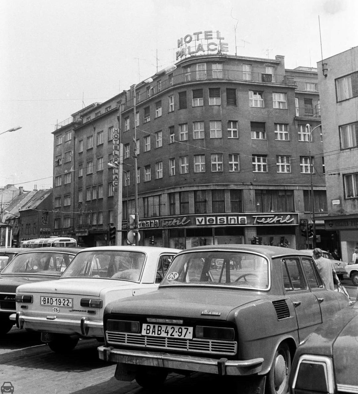 Stará Bratislava, Lada obchodna, auto so značkou BAD-19-22