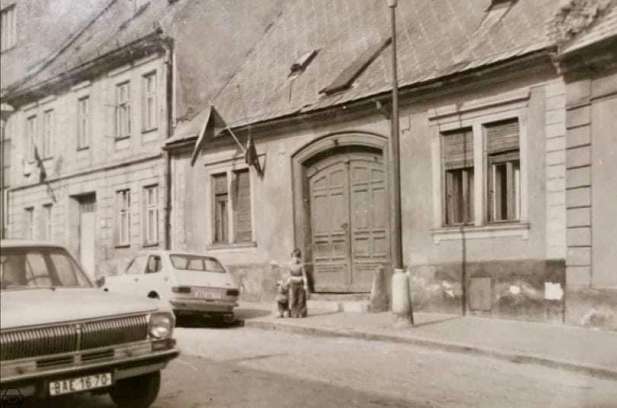 Stará Bratislava, Vysoka, auto so značkou BAE-16-70