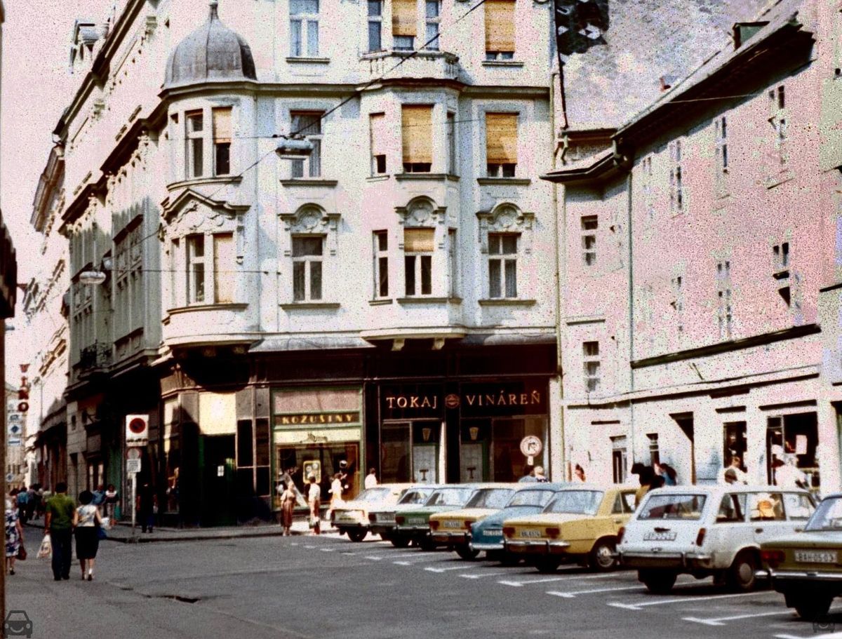 Stará Bratislava, Vaz, auto so značkou BAH-05-03