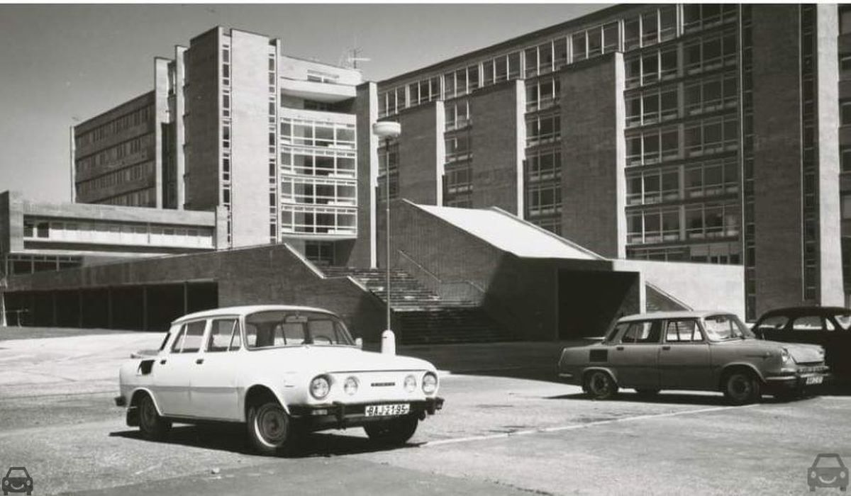 Stará Bratislava, Skoda100, auto so značkou BAJ-21-95