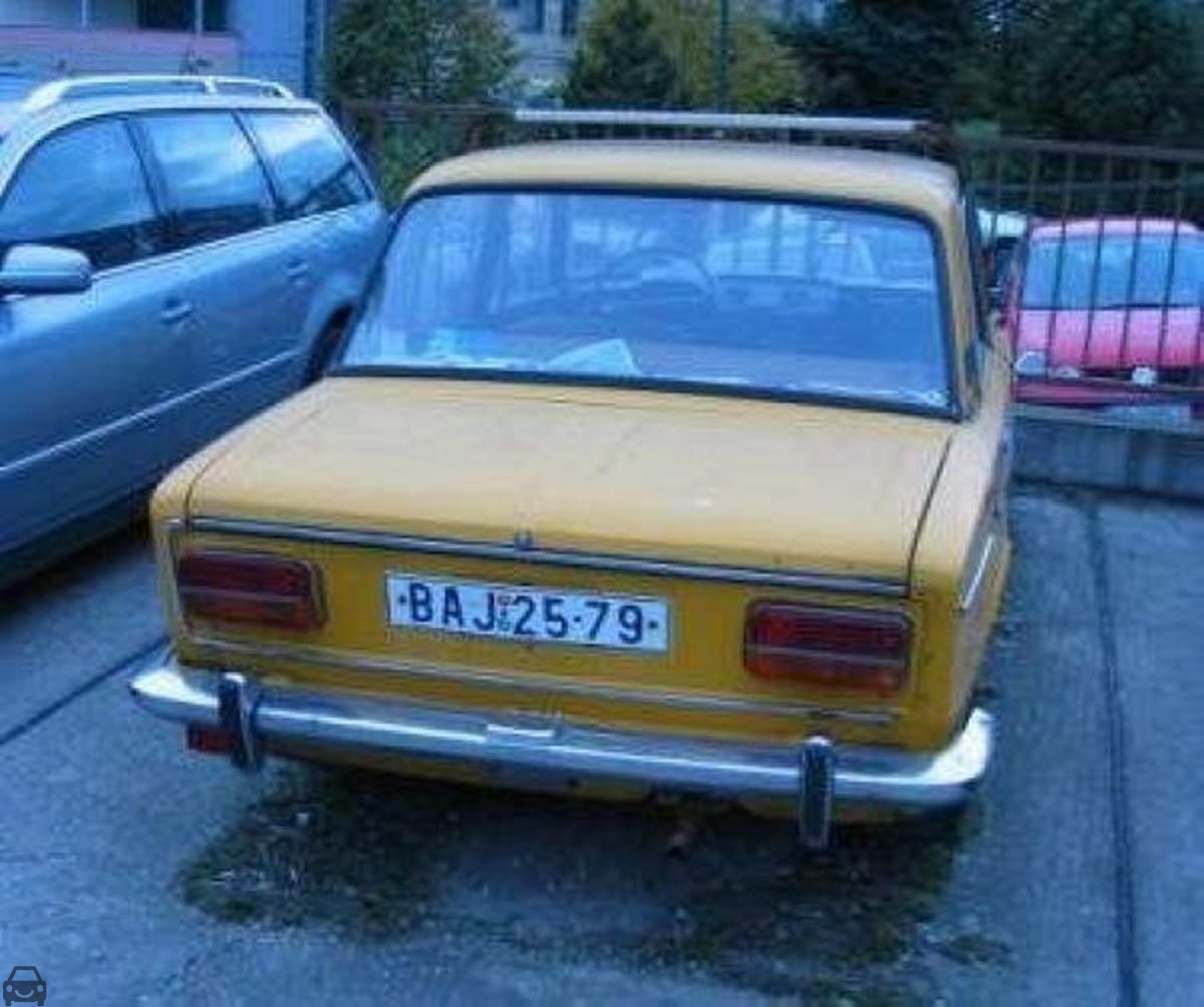 Stará Bratislava, Vaz, auto so značkou BAJ-25-79