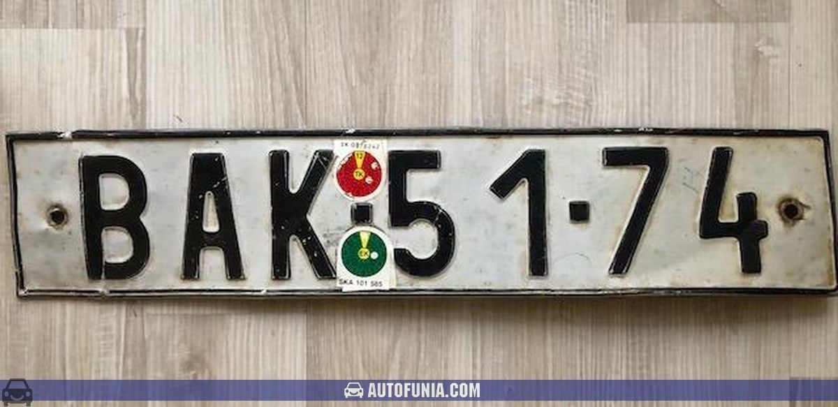 Stará Bratislava, auto so značkou BAK-51-74