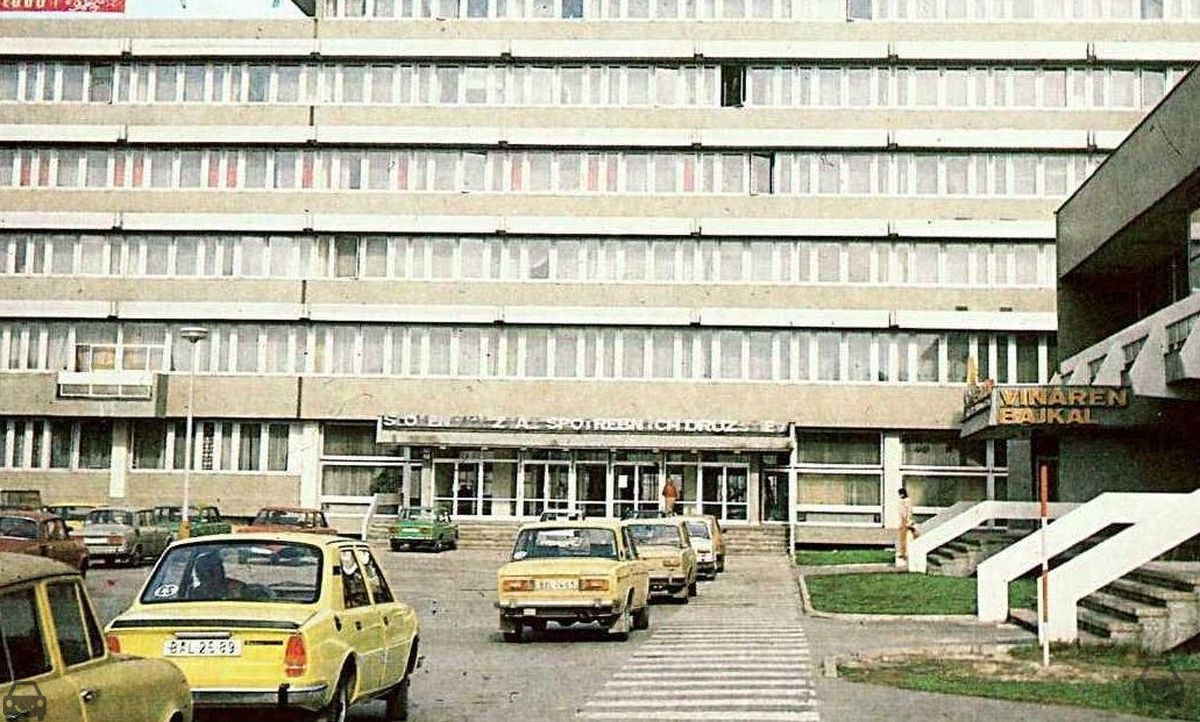 Stará Bratislava, Skoda105 bajkal, auto so značkou BAL-25-89