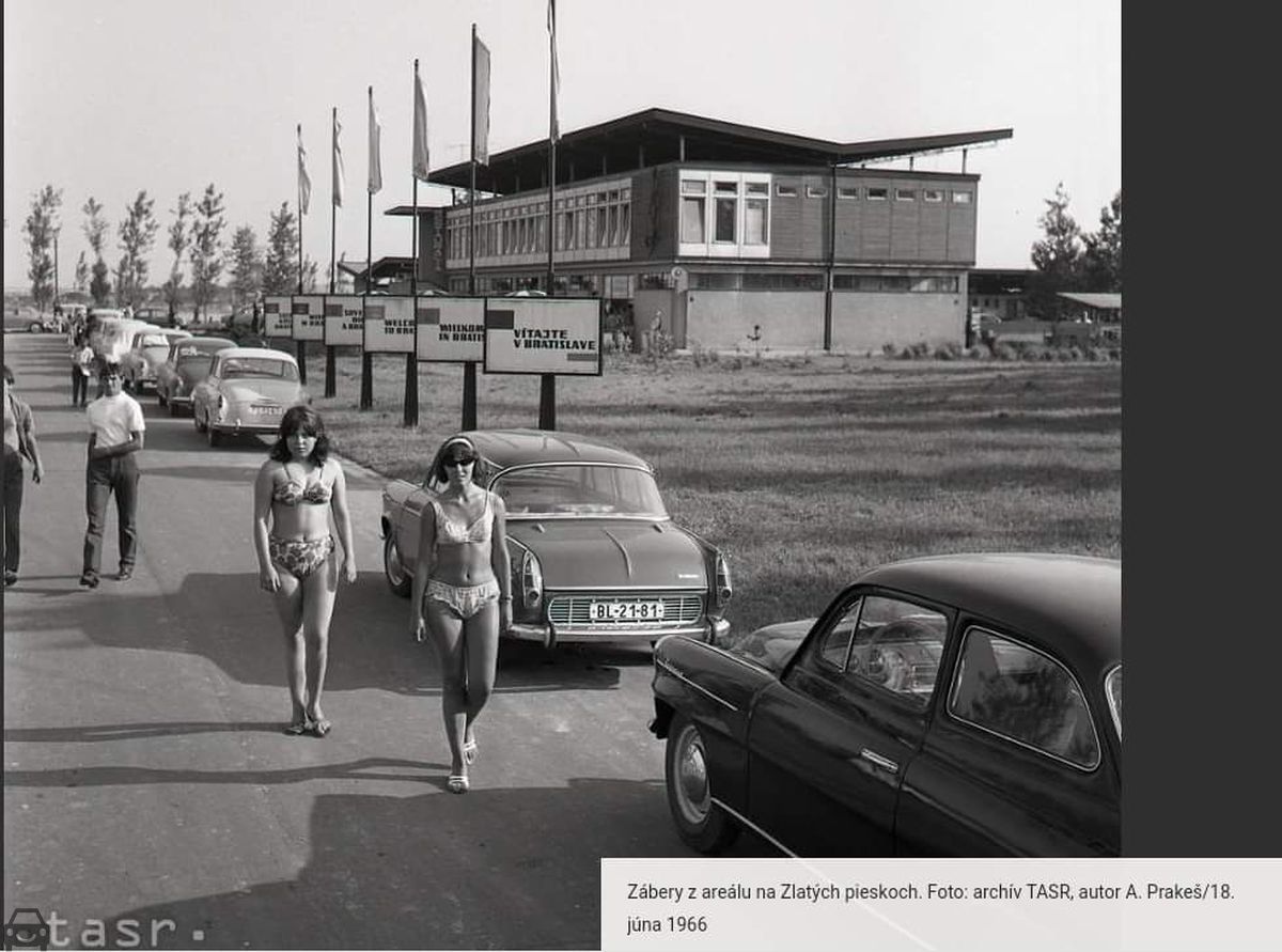 Stará Bratislava, Skoda 1100 zlate piesky, auto so značkou BL-21-81