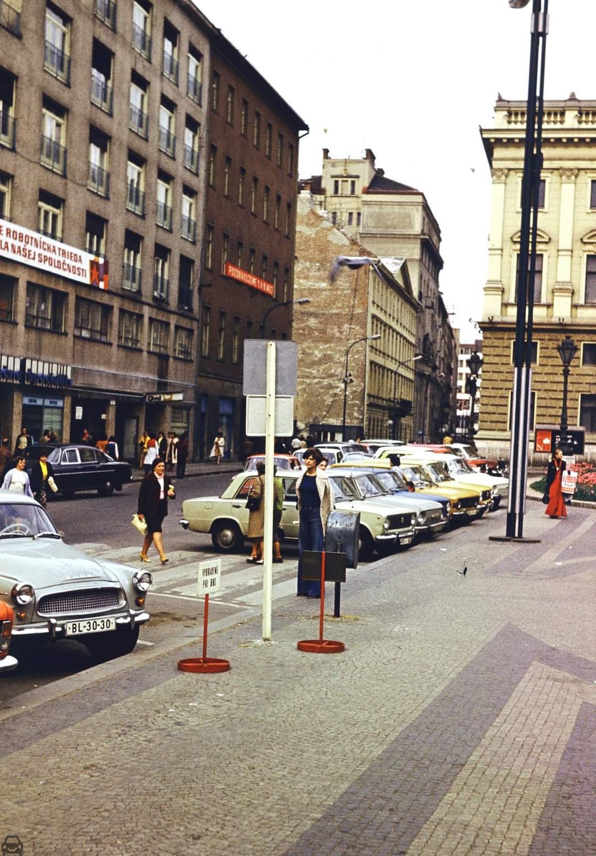 Stará Bratislava, Skoda 2cast, auto so značkou BL-30-30