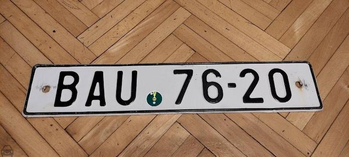 Stará Bratislava, auto so značkou BAU-76-20
