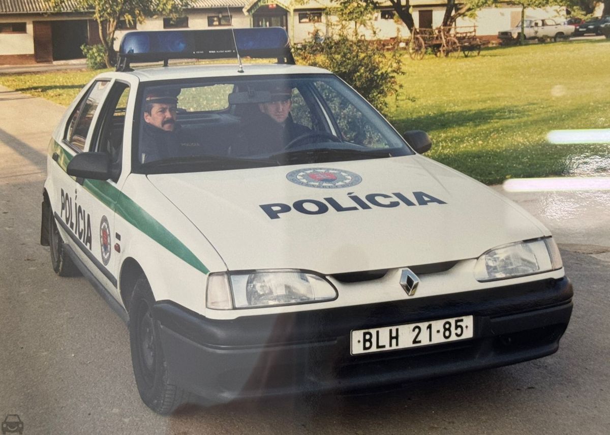 Stará Bratislava, Renault 19, auto so značkou BLH-21-85